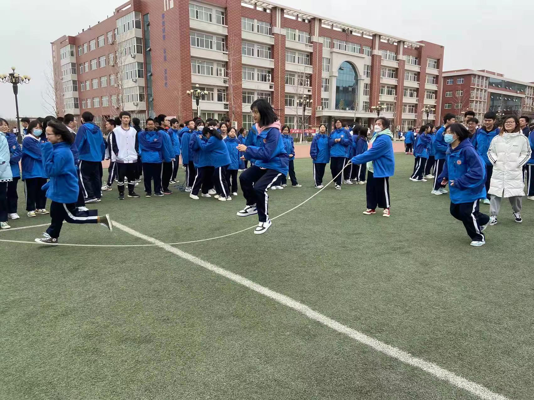 晴风丽日满芳洲，舞象少年争头筹——记我校高二年级跳绳比赛