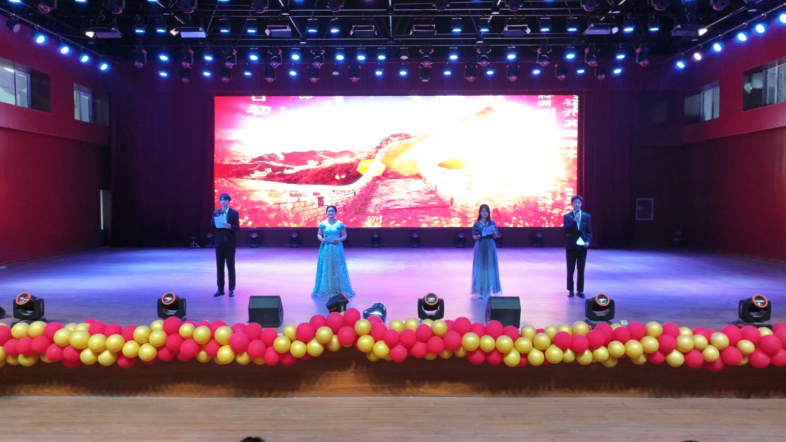 [组图]2025年9月29日晚，基础教育保定校区组织开展“序启新章，逐光而行”25级迎新晚会。 第 2 张
